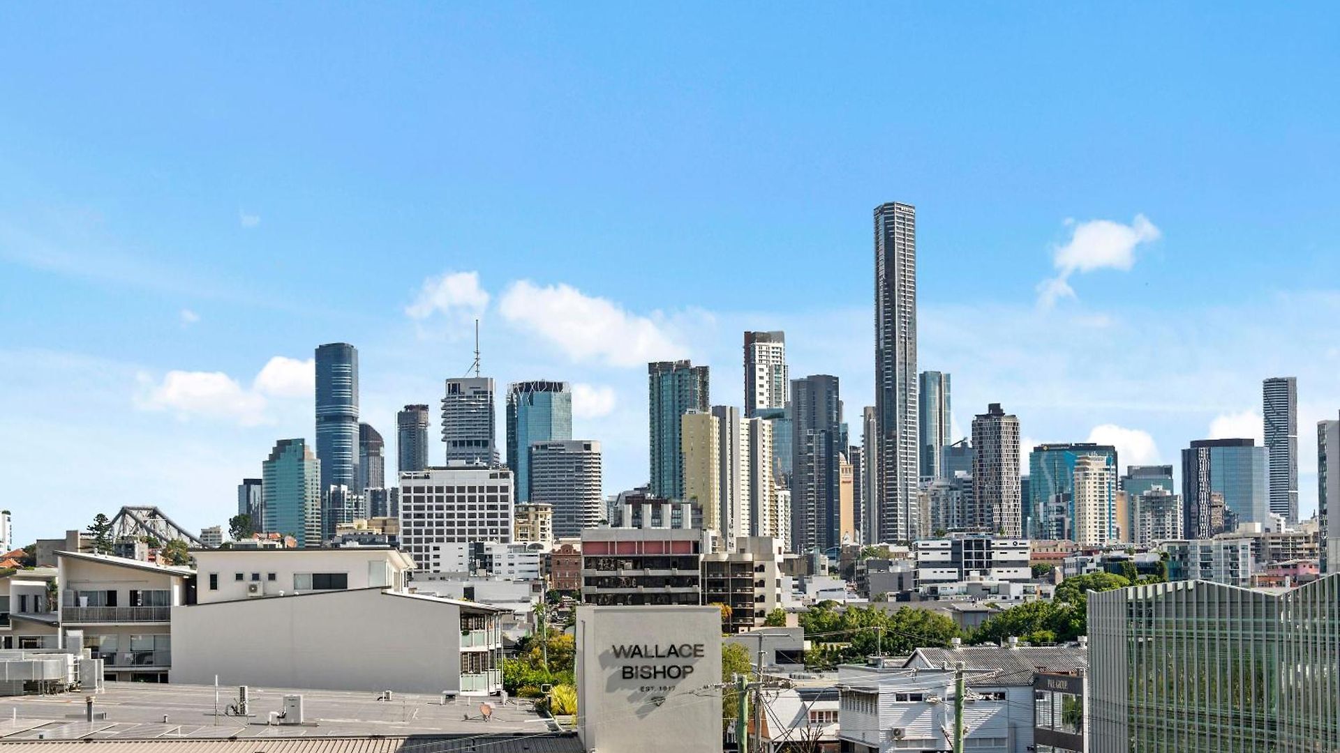 Spacious With Stunning Views And Car Park! Apartment *
