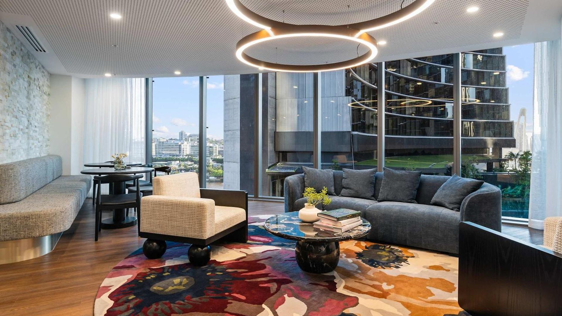 Luxe Escape At Qwr Pool Casino River Views
