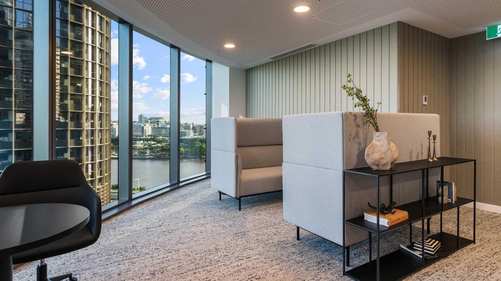 Elevated Luxury At Qwr & River Views Apartment Brisbane