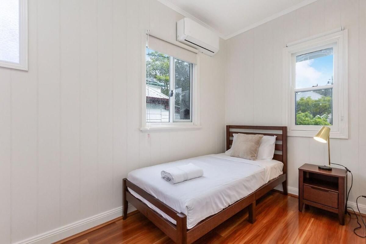 Entire House Walk To South Bank Mater Holiday home