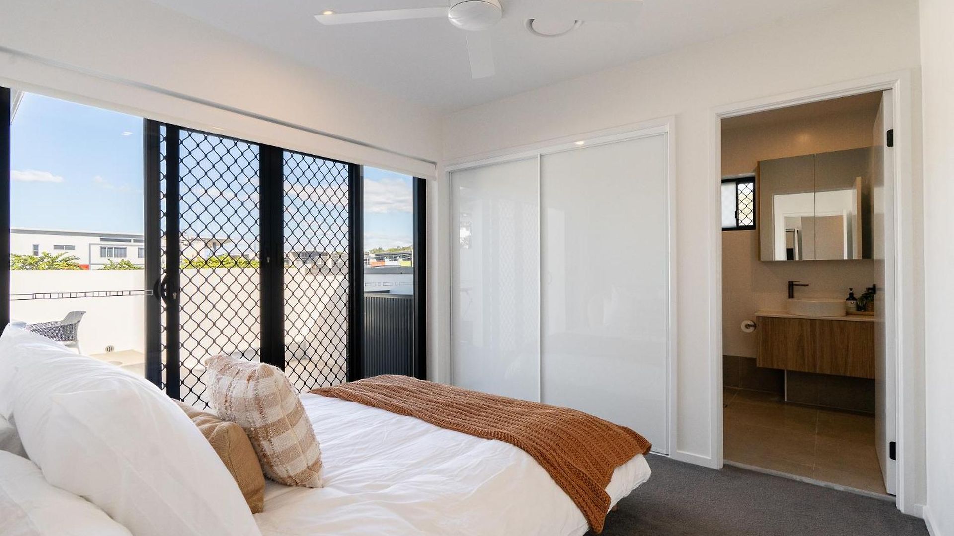 Premium 3br Floor With Parking, Ev Friendly & Views