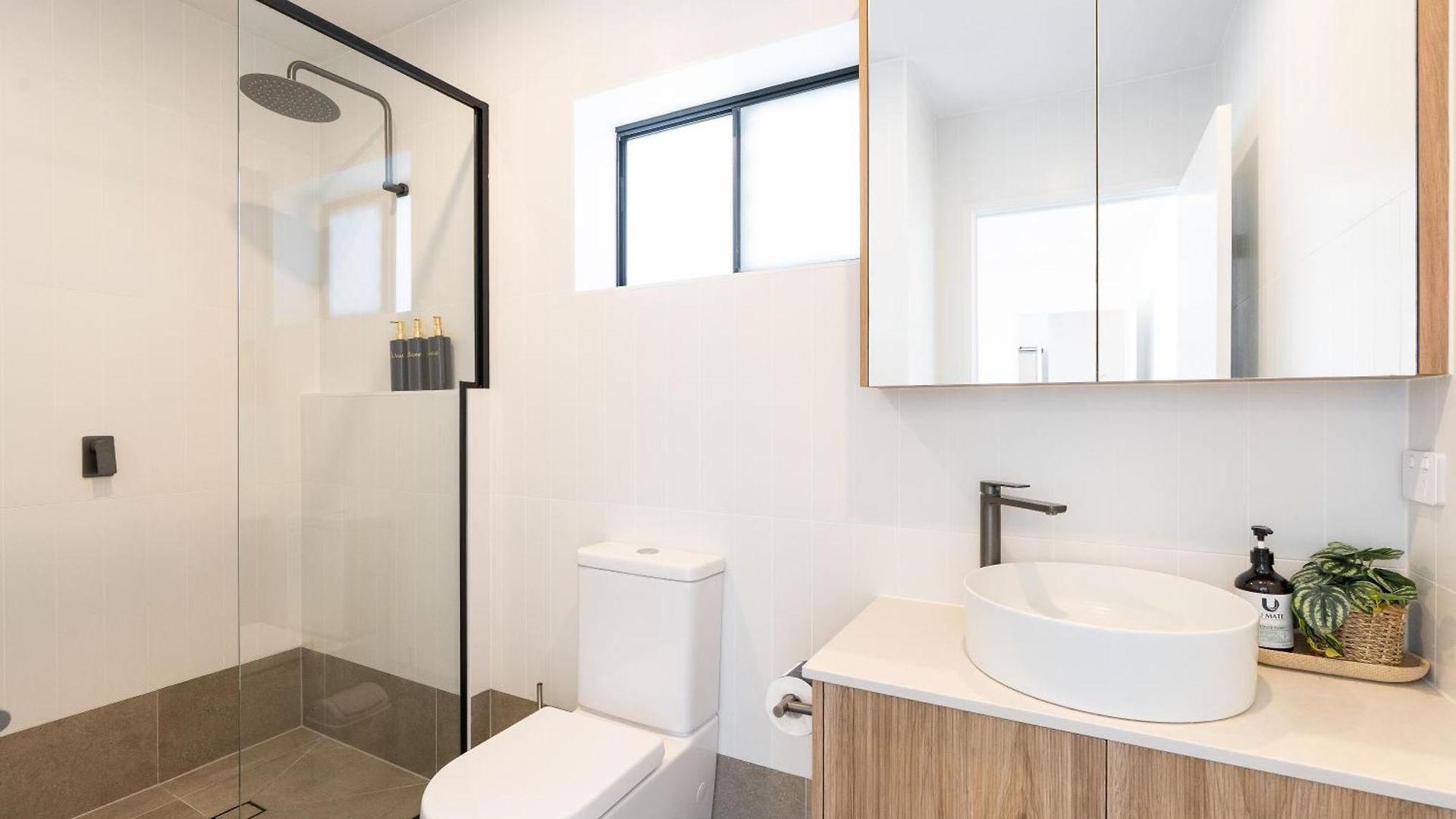 Premium 3br Floor With Parking, Ev Friendly & Views