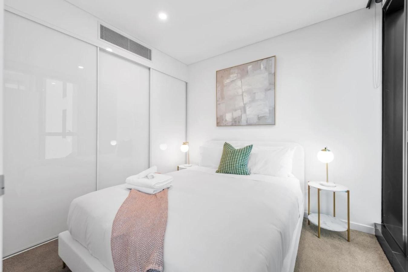 Cbd Luxe Pad Skytower Pool & Gym Apartment
