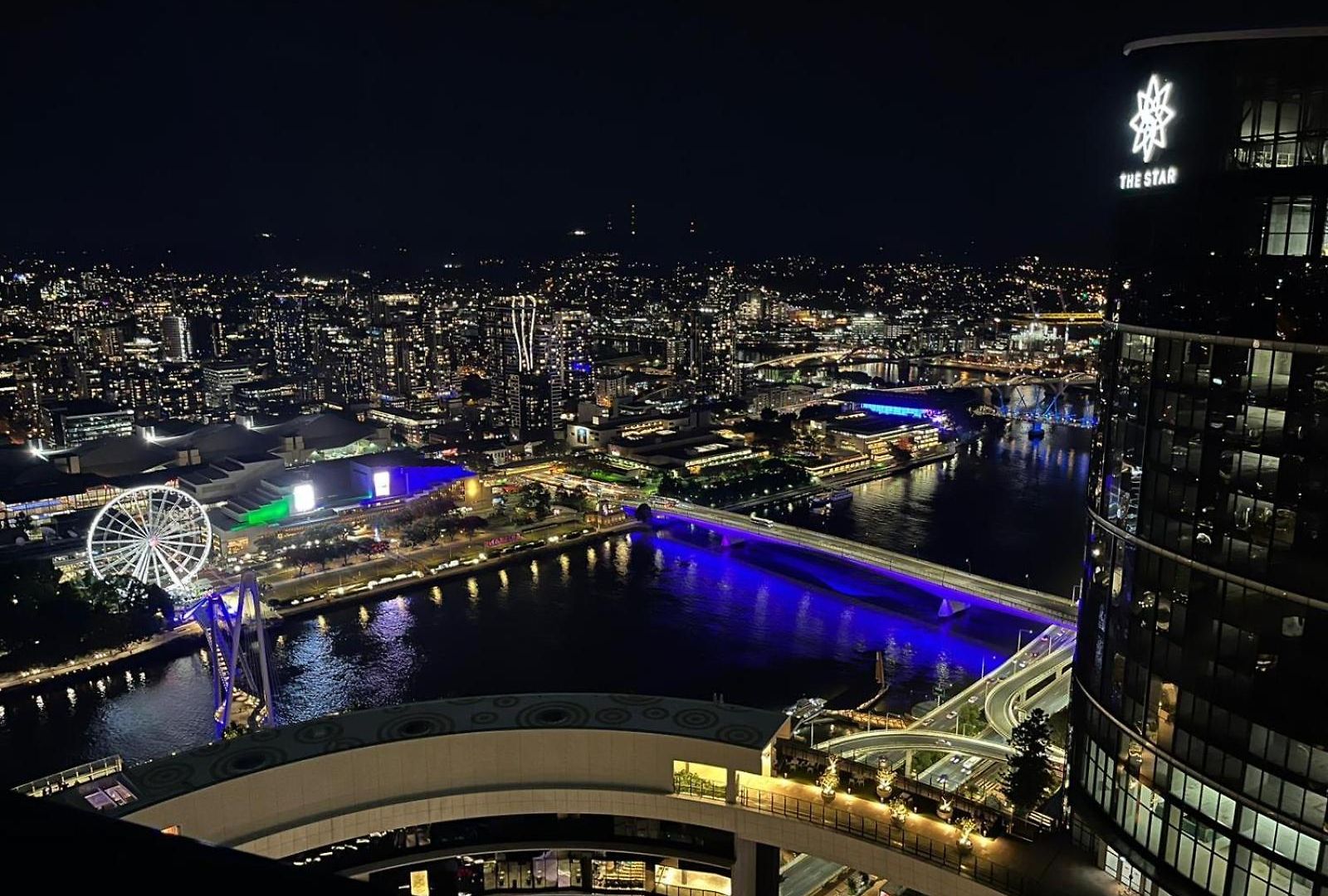 River Glow At Queens Wharf Level 43 Including Parking, Pool, And Views *