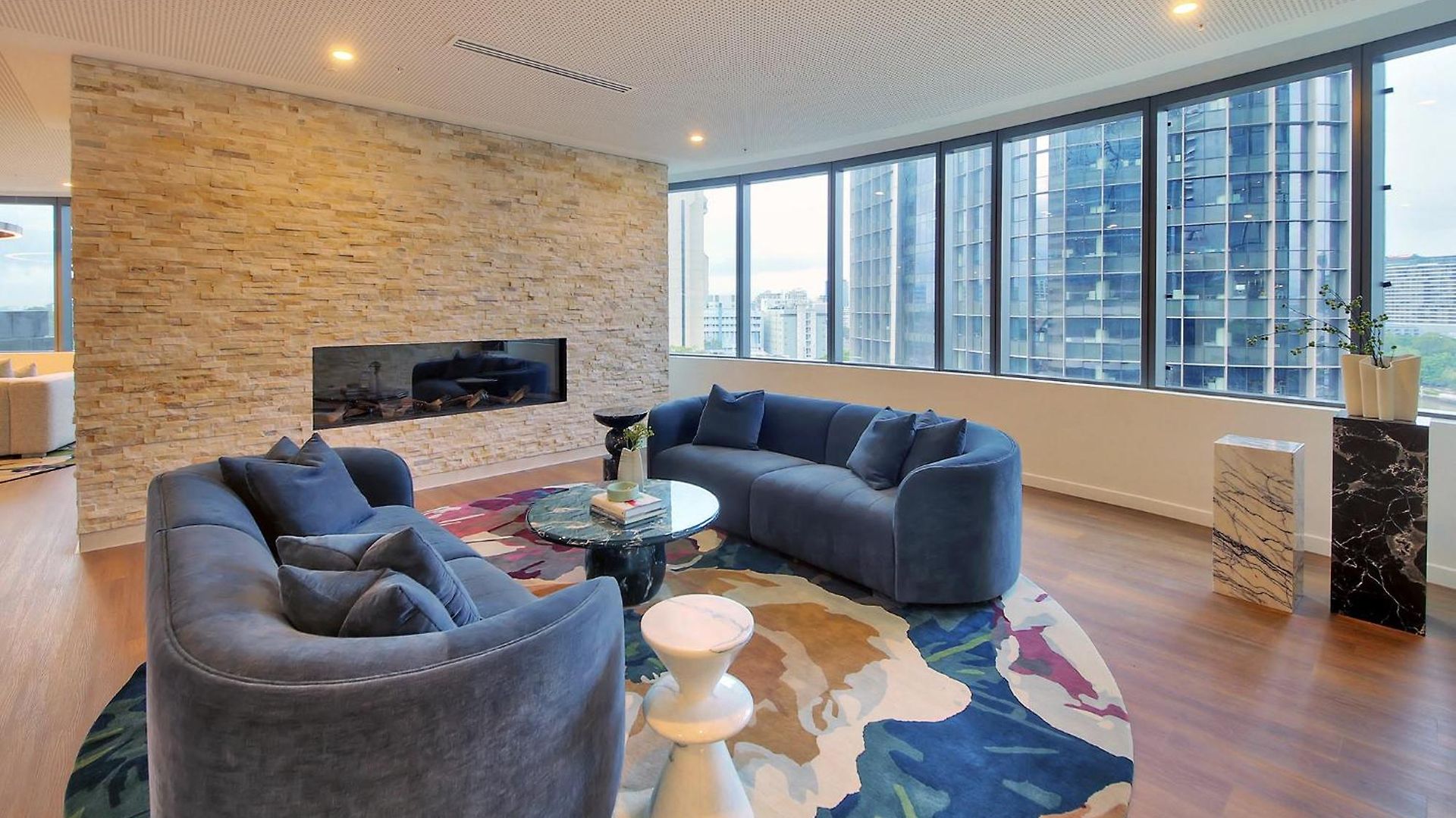 River Glow At Queens Wharf Level 43 Including Parking, Pool, And Views *