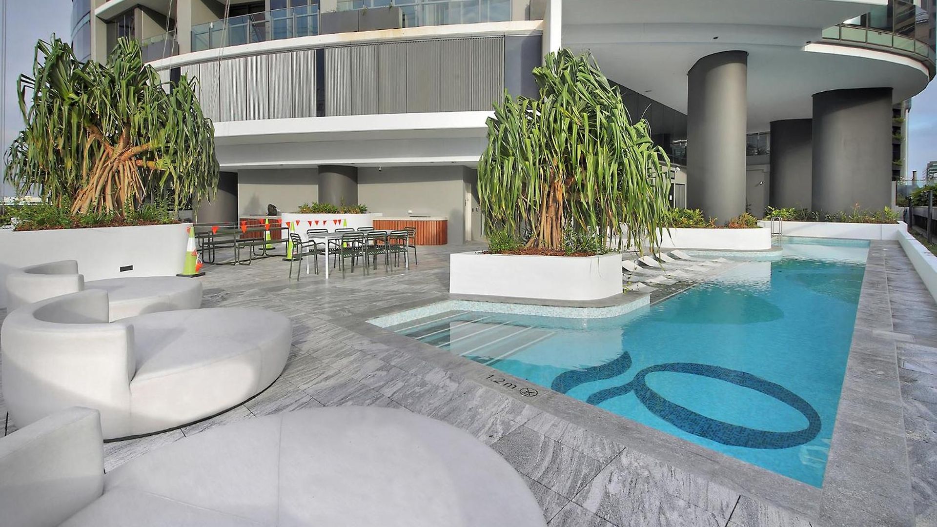 River Glow At Queens Wharf Level 43 Including Parking, Pool, And Views