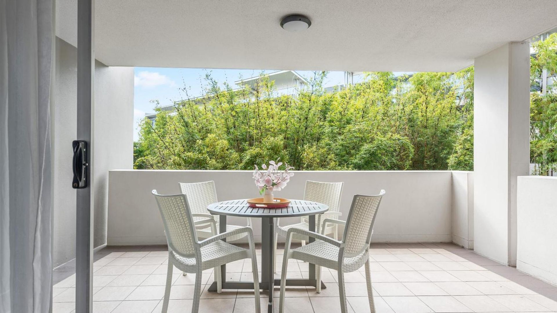 Leafy And Quiet 2br - Close To Hospital With Parking Apartment Brisbane