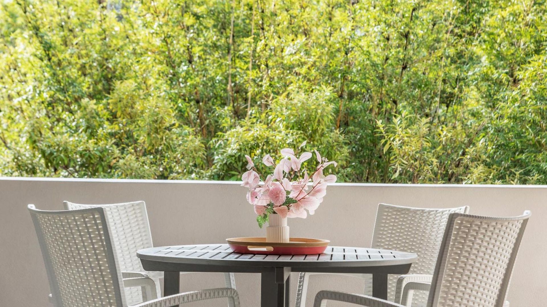 Apartment Leafy And Quiet 2br - Close To Hospital With Parking *