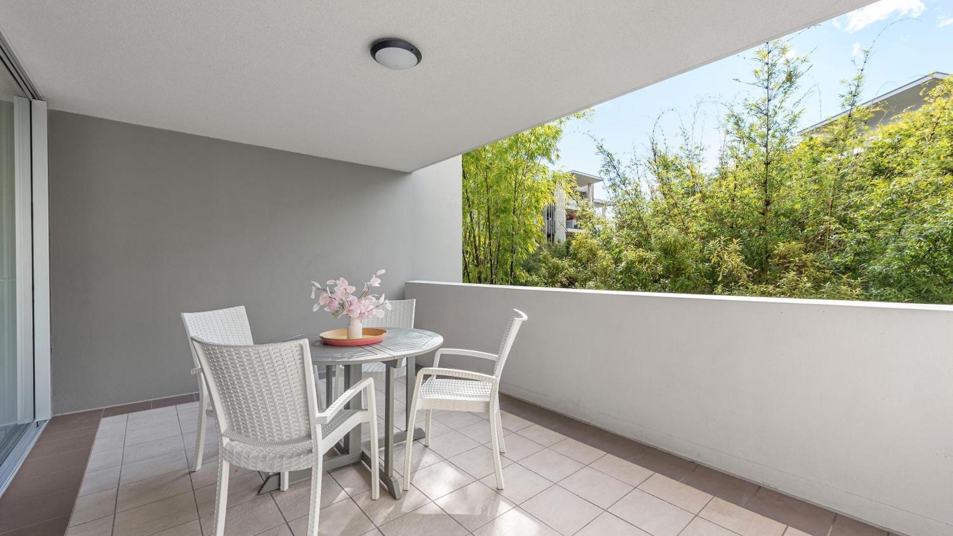 Leafy And Quiet 2br - Close To Hospital With Parking