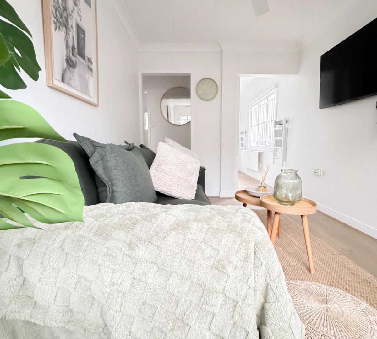 Limone - 2br - Sleeps 6 - Cbd And Free Parking *