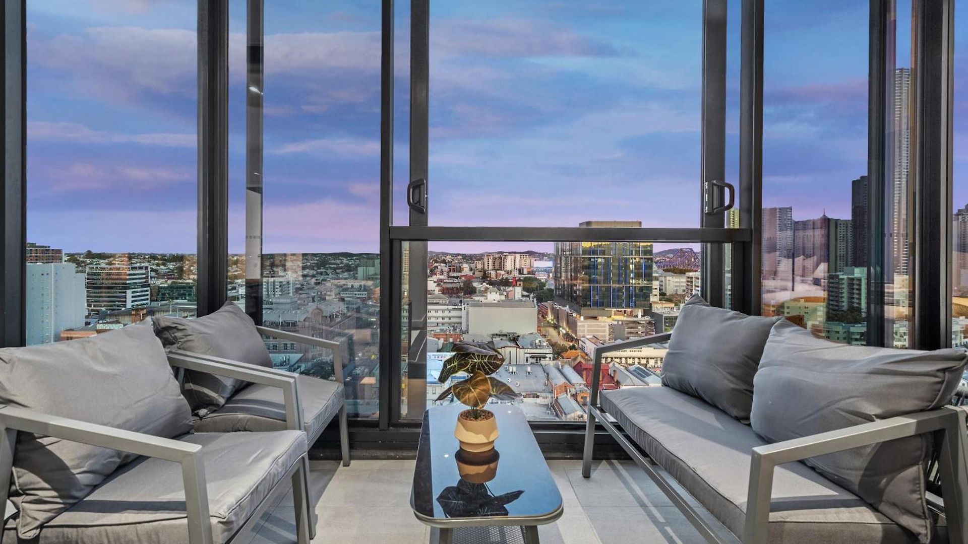 Apartment Views 2br With Infinity Pool, Gym And Parking Brisbane