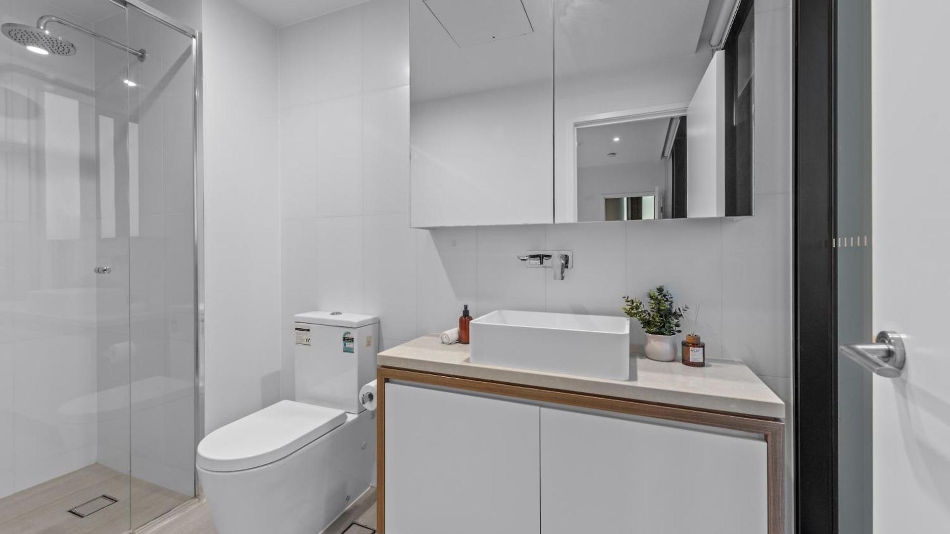 Views 2br With Infinity Pool, Gym And Parking