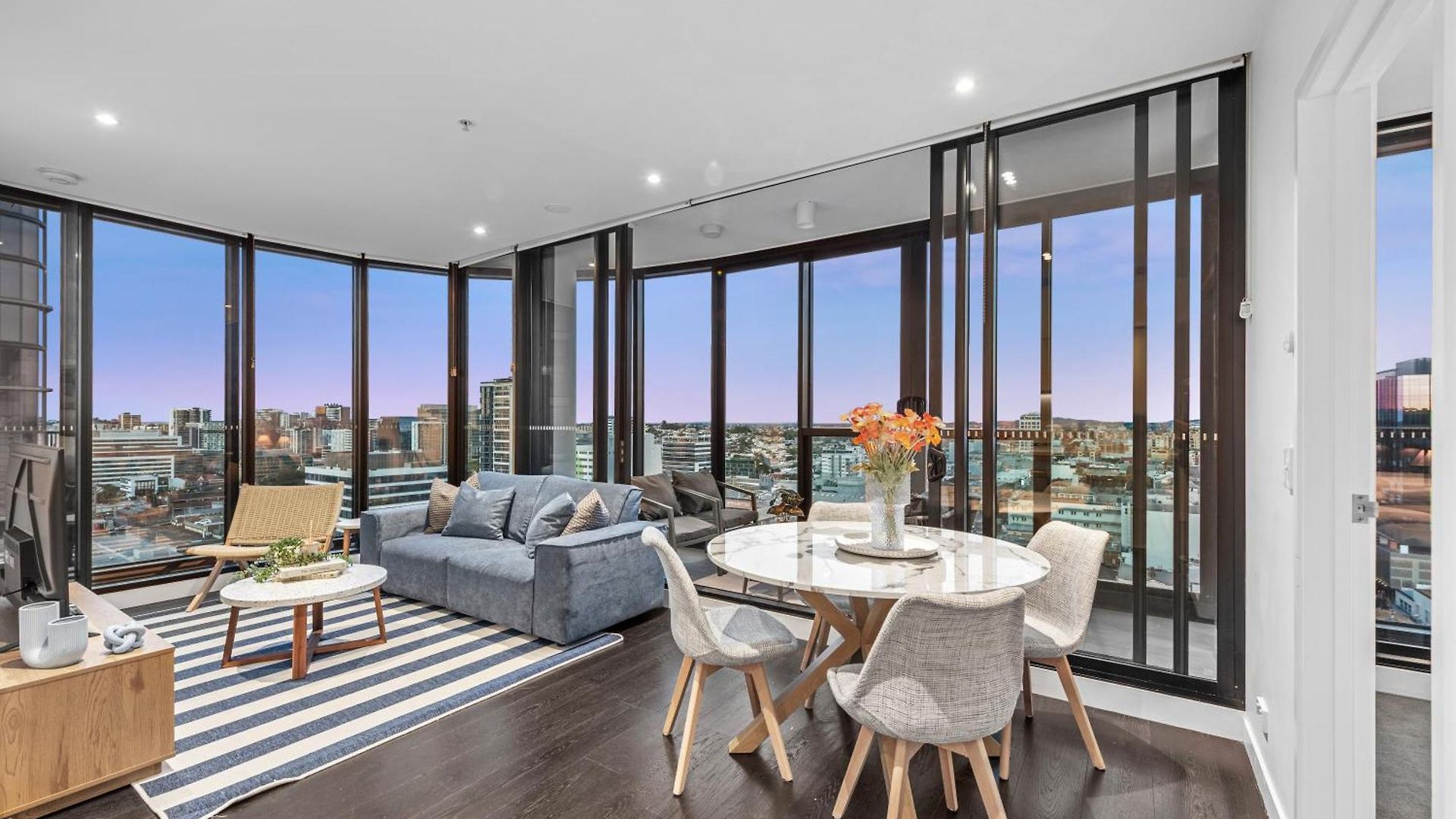Views 2br With Infinity Pool, Gym And Parking Brisbane