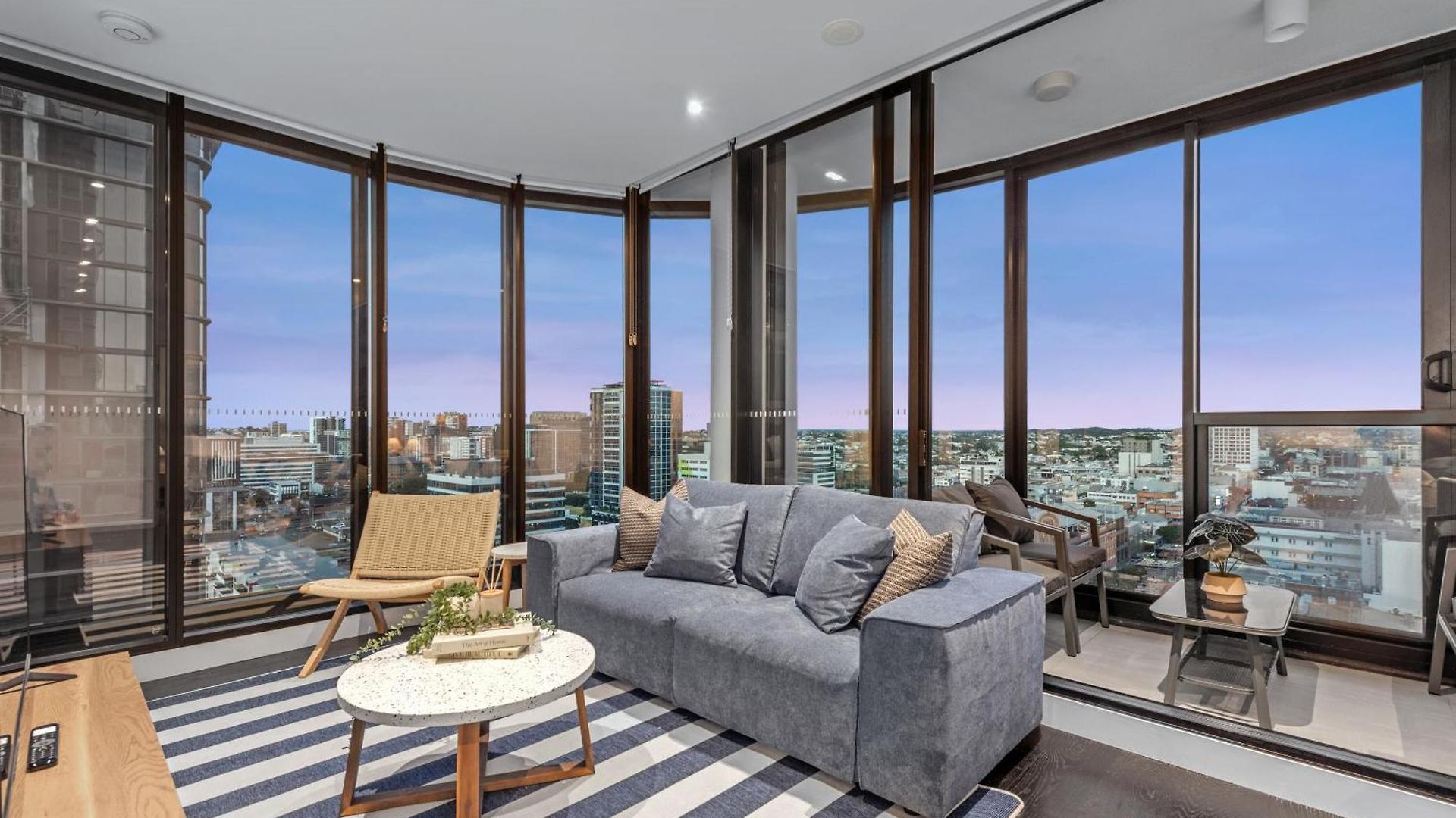 Views 2br With Infinity Pool, Gym And Parking