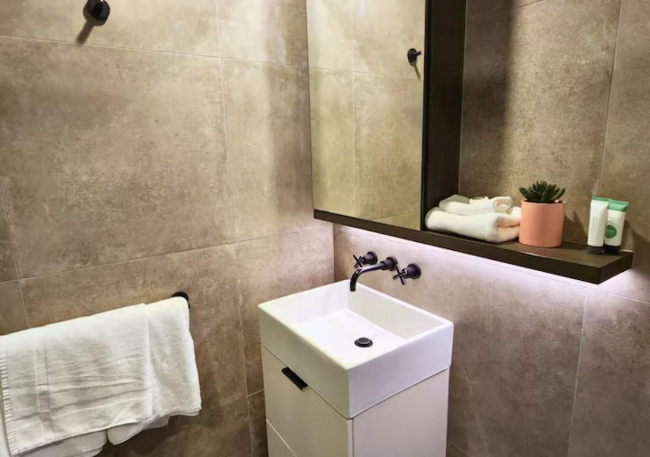 Apartment Comfy 1 Bedroom With Wifi And Parking Brisbane