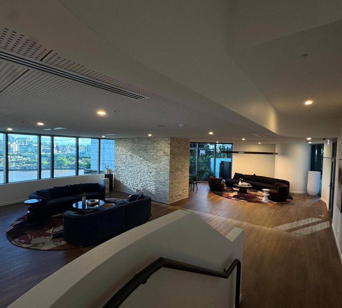 Stunning River View 2 br Casino Qw *