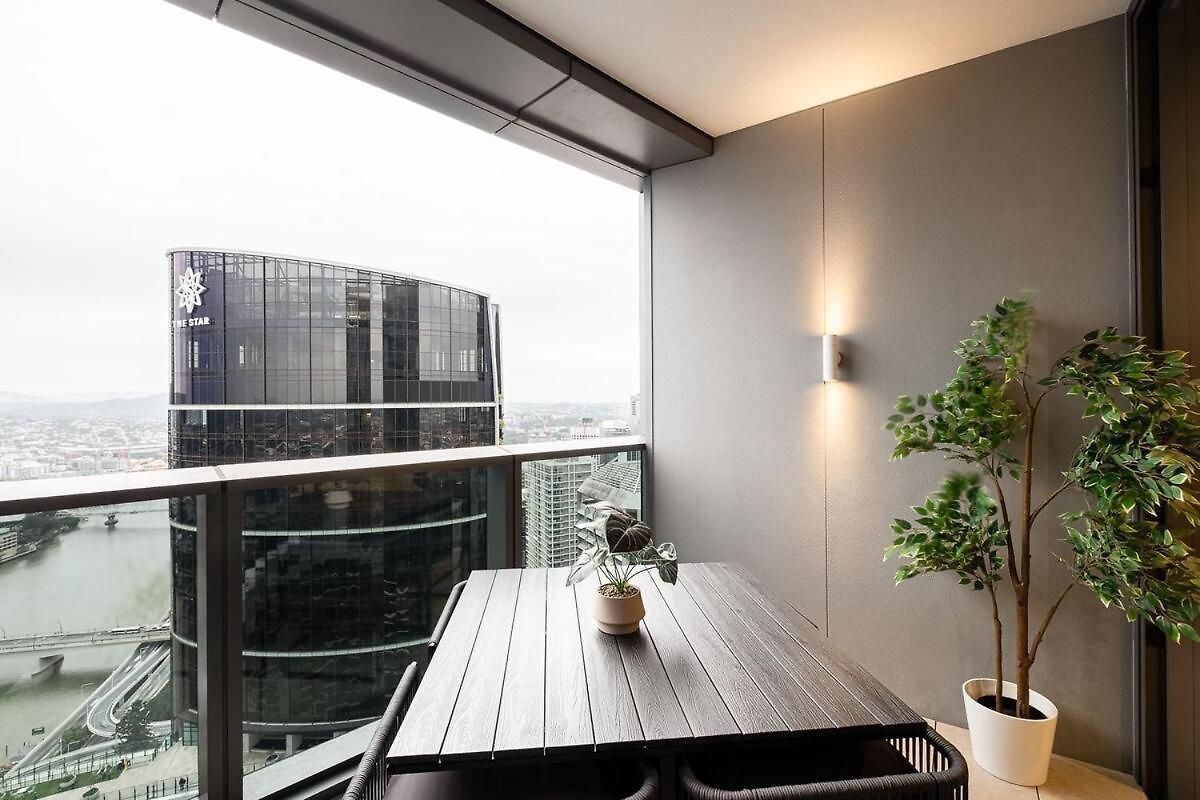 Stunning River View 2 br Casino Qw *