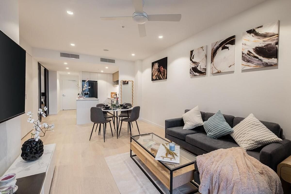 Stunning River View 2 br Casino Qw *