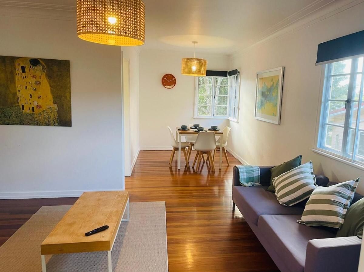 Cozy 4br Close To Schools & Shops&lookout