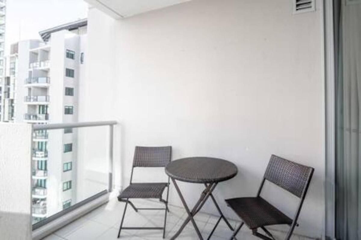 Chic Living 1b1b Shared Pool Bbq Gym C31 Apartment Brisbane