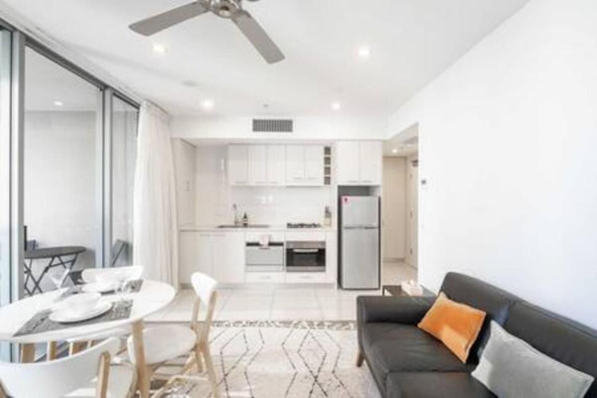 Chic Living 1b1b Shared Pool Bbq Gym C31 Apartment