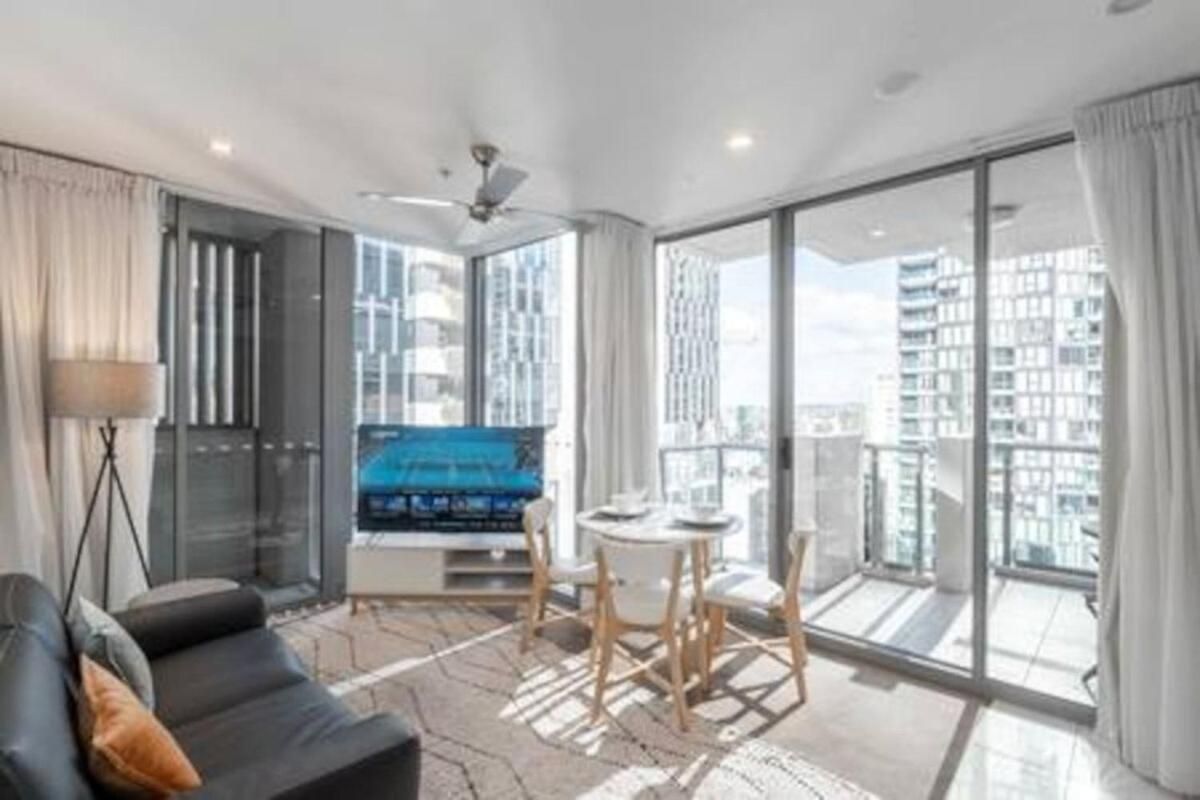 Chic Living 1b1b Shared Pool Bbq Gym C31 Apartment *