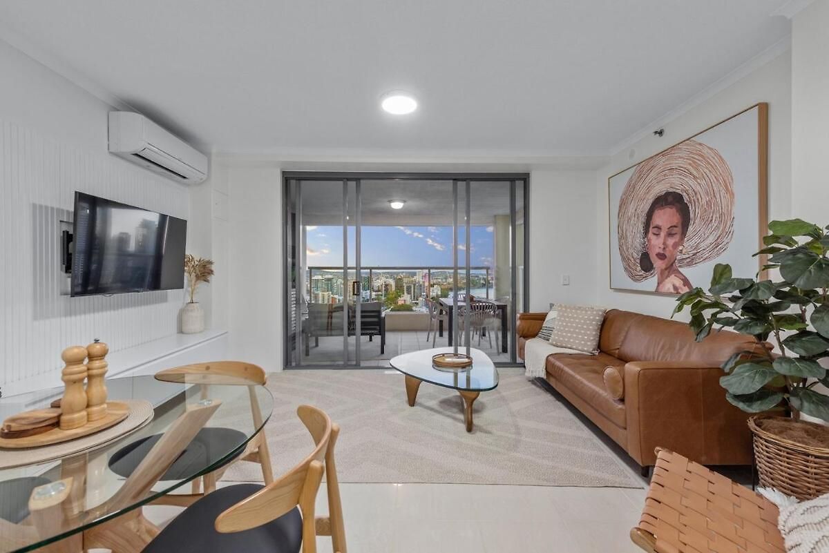 Skyline Stunner 3bed-2bath-1car-views - Cbd Apartment *