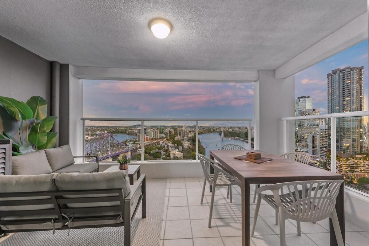 Skyline Stunner 3bed-2bath-1car-views - Cbd Brisbane
