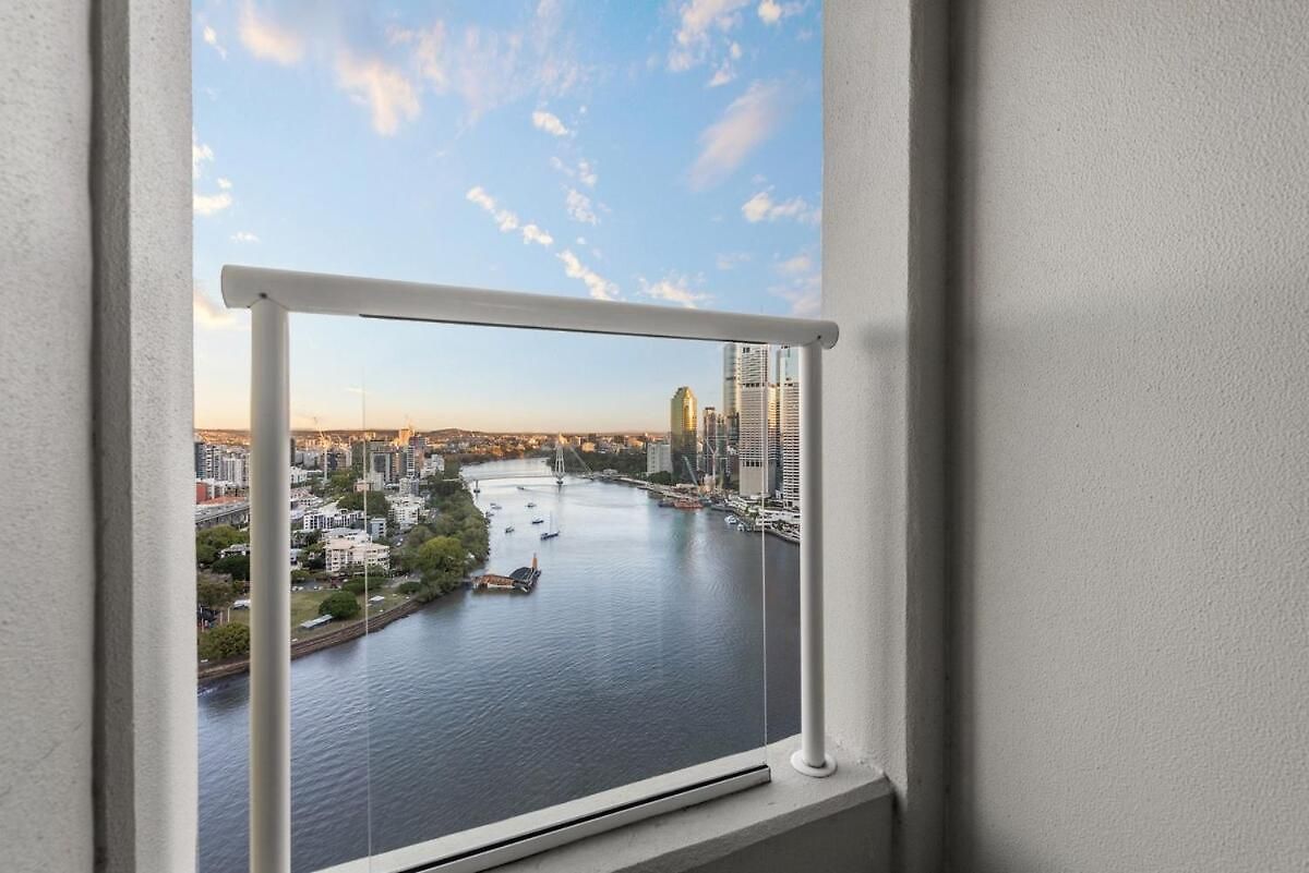 Skyline Stunner 3bed-2bath-1car-views - Cbd Brisbane