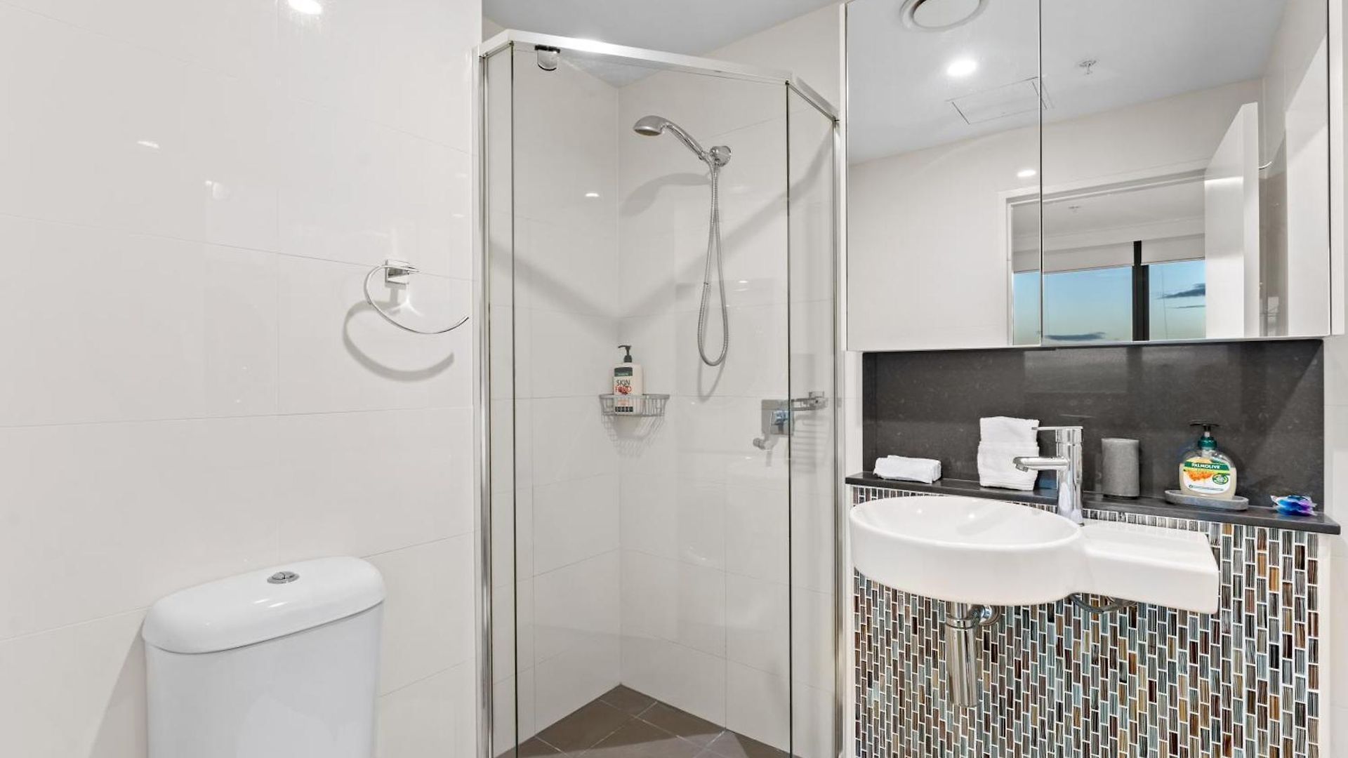 Cosy 1-bed 41st Floor Views Apartment