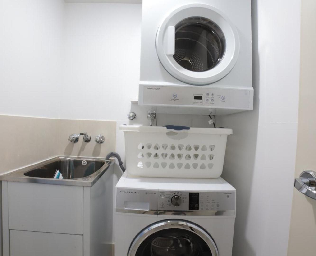 Wild Luxe Front Escape- 1 Min Walk Southbank Apartment