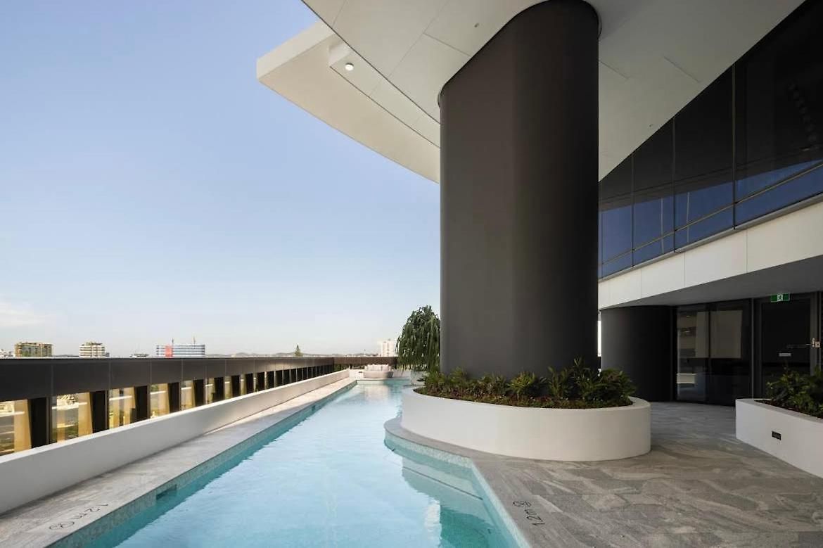 Luxury At Queens Wharf Tower