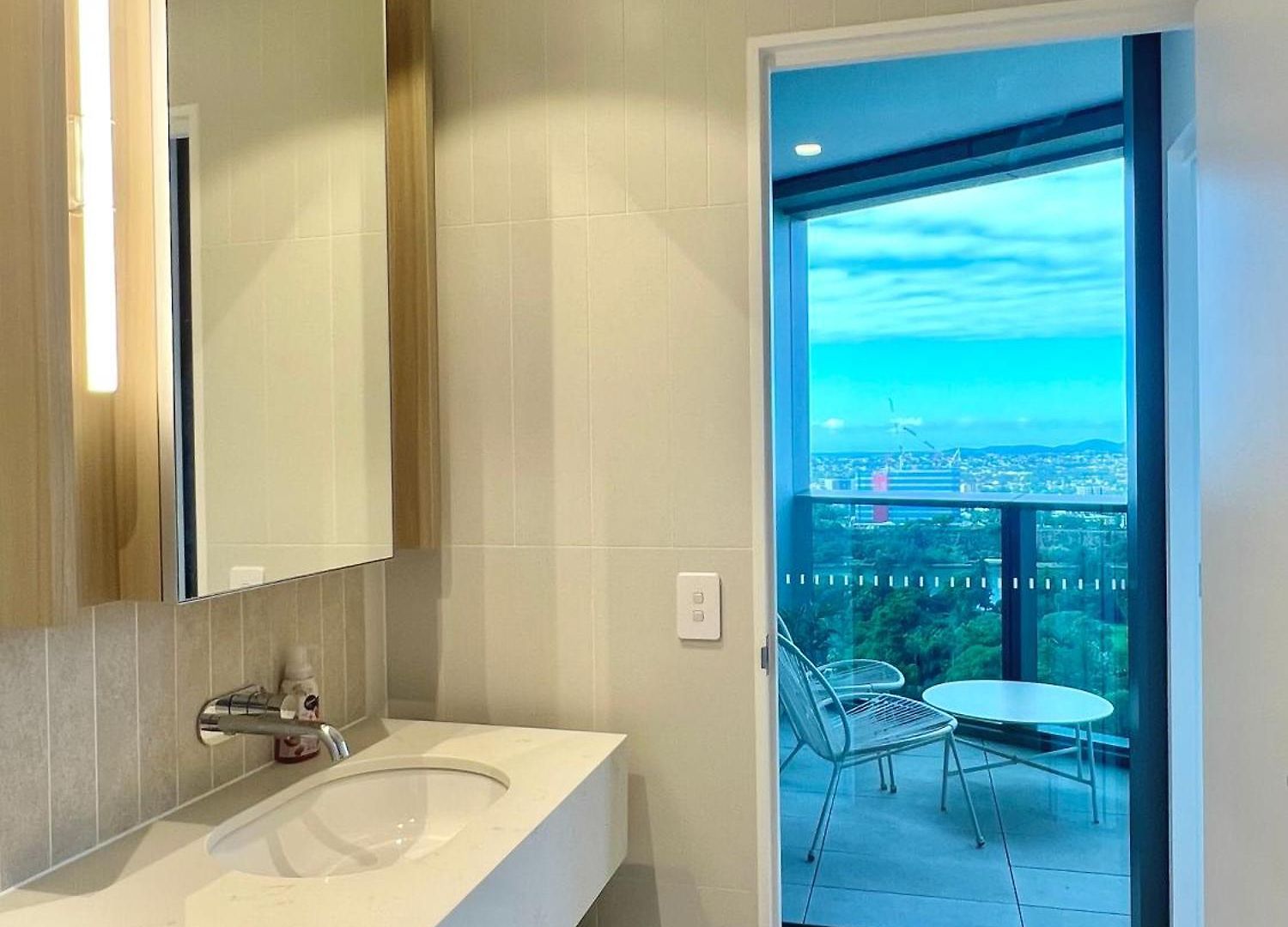 Luxury At Queens Wharf Tower Brisbane