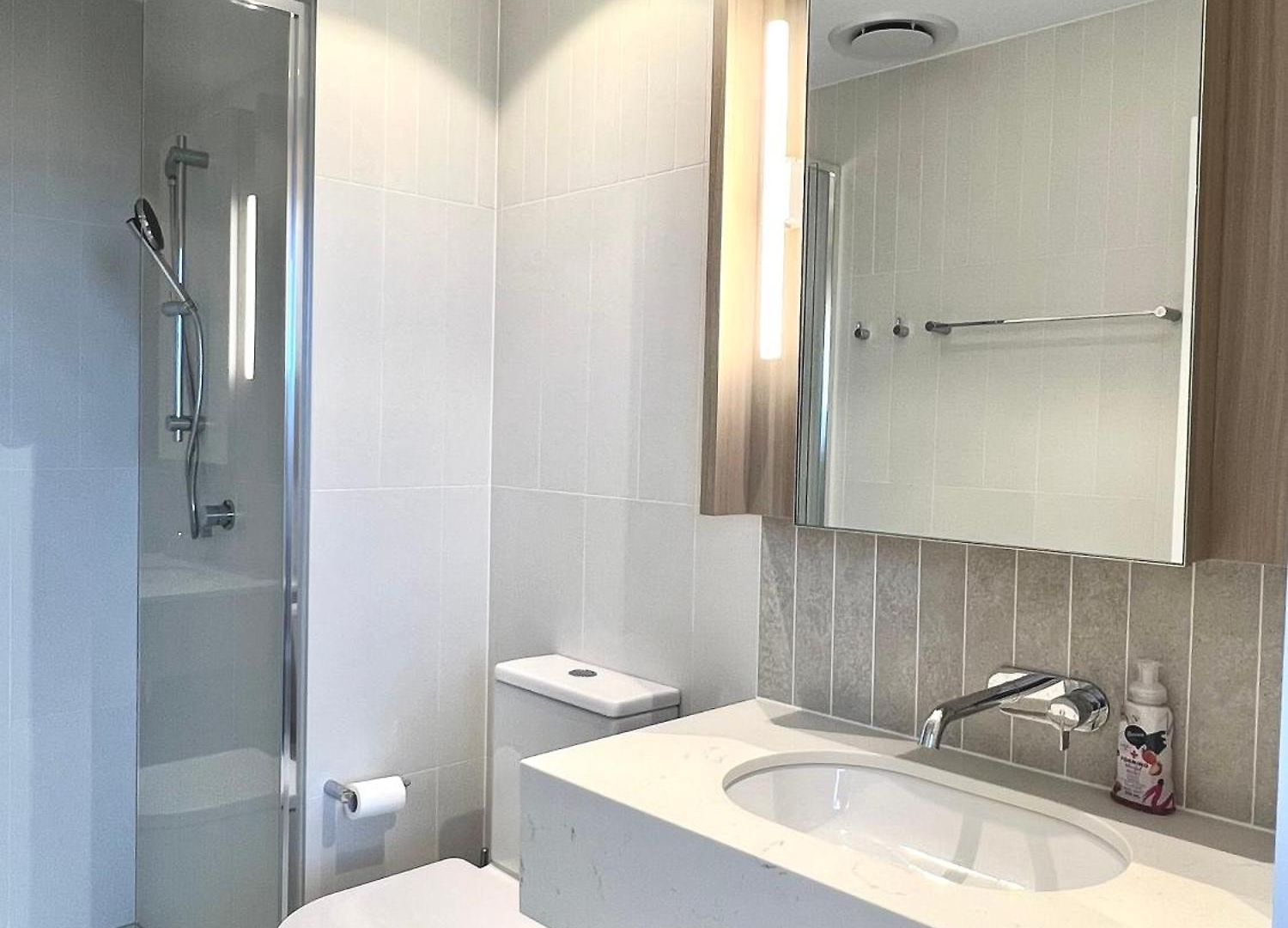 Luxury At Queens Wharf Tower *