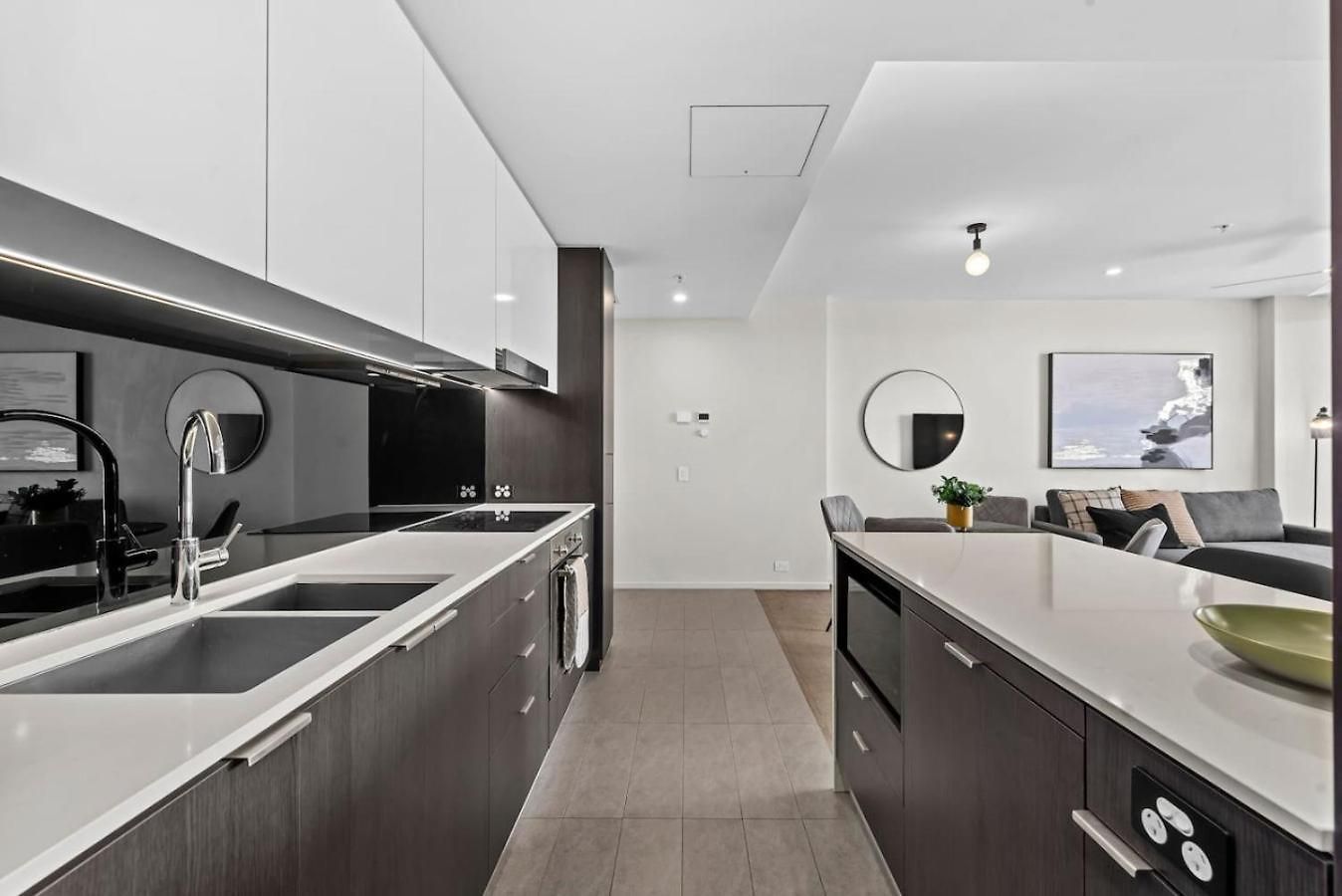 1 Bedroom With Stunning Views Heart Of Apartment *