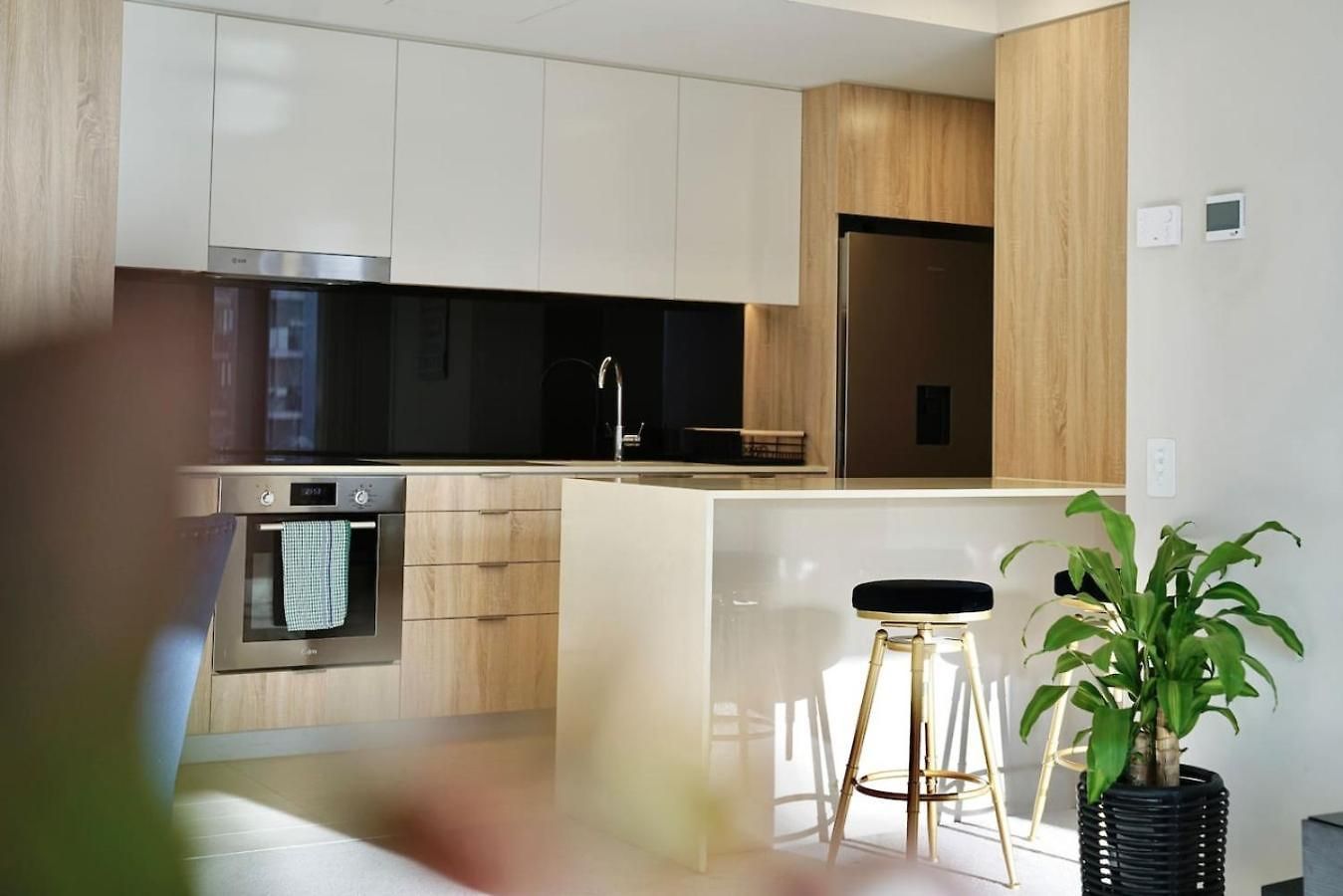1 Bedroom With Stunning Views Heart Of Apartment