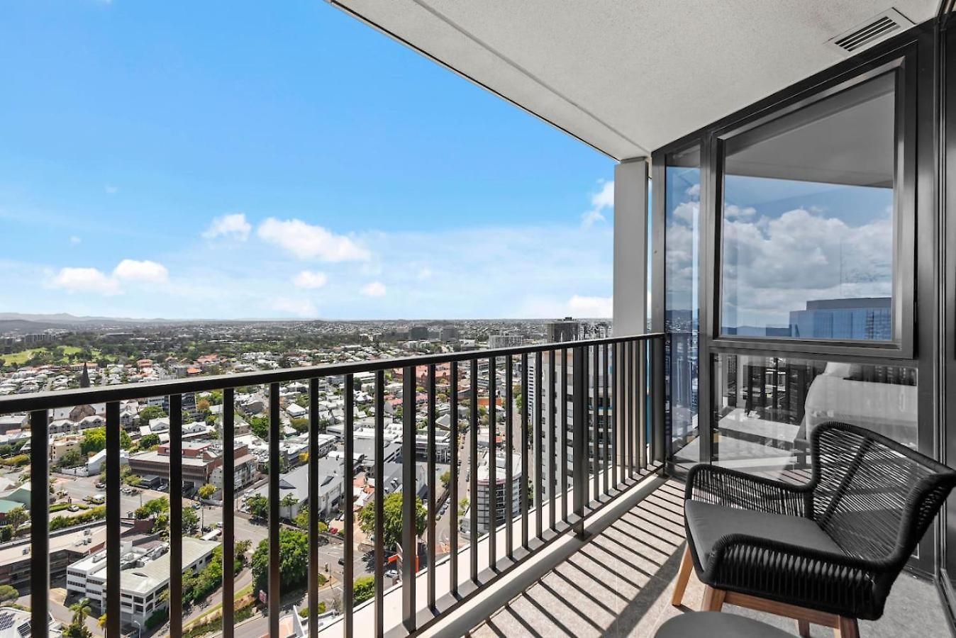 1 Bedroom With Stunning Views Heart Of * Brisbane