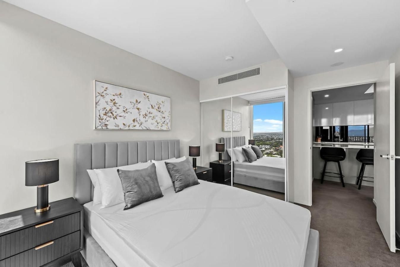 1 Bedroom With Stunning Views Heart Of