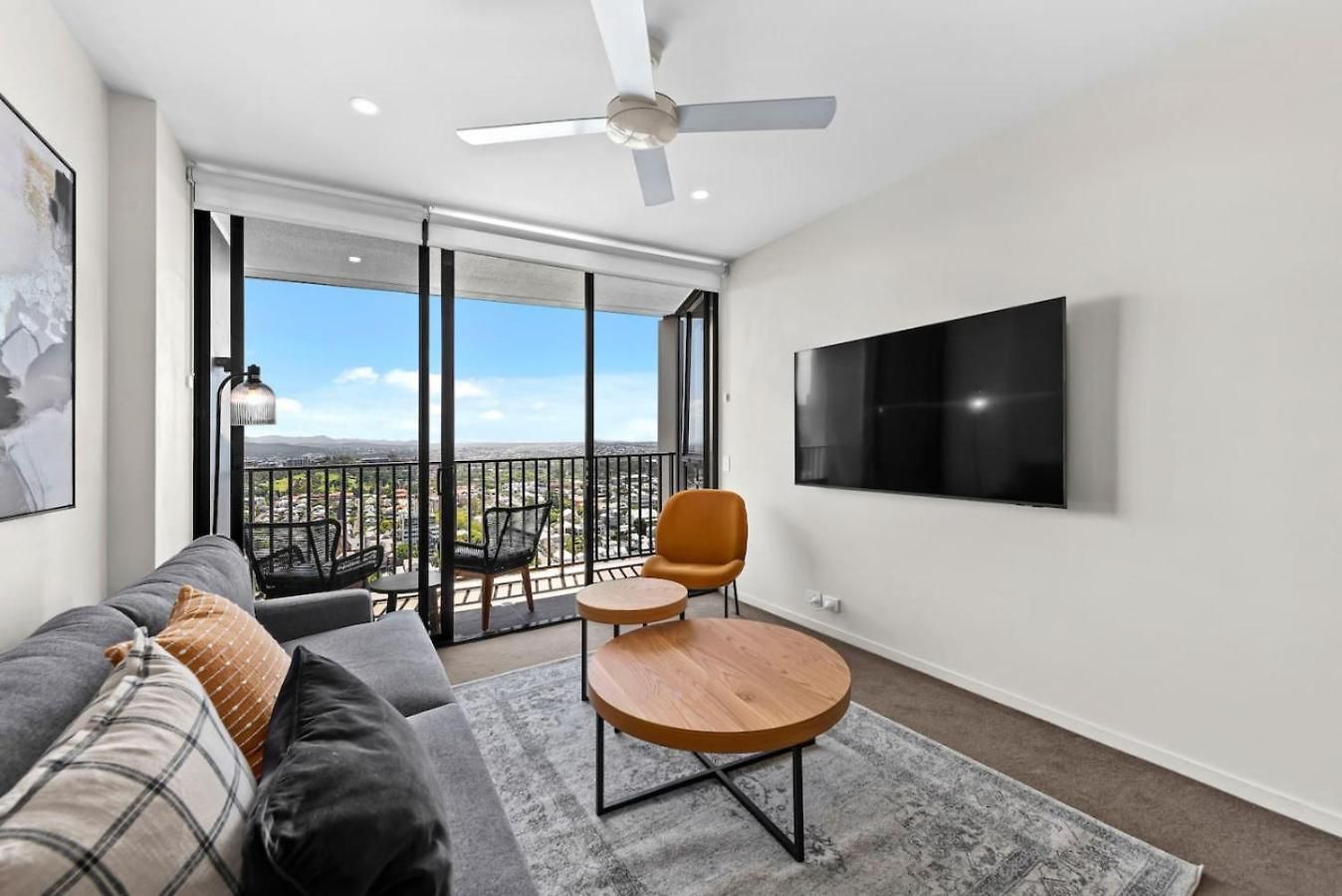 1 Bedroom With Stunning Views Heart Of Brisbane