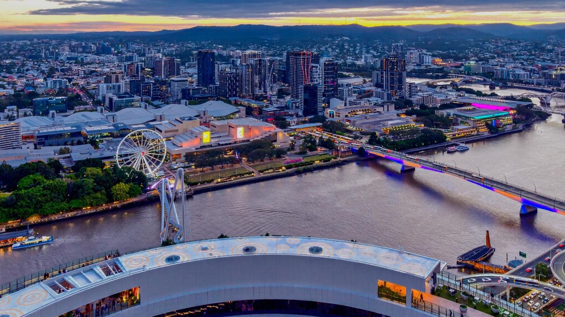 River Glow At Queens Wharf Level 43 Including Parking, Pool, And Views