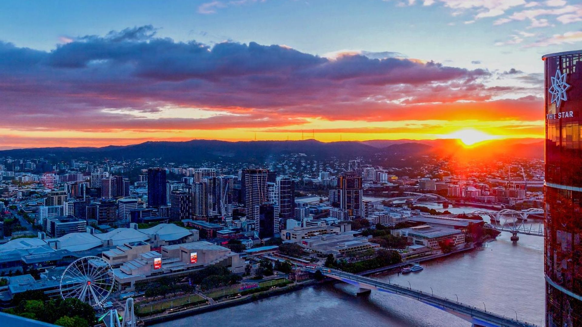 Apartment River Glow At Queens Wharf Level 43 Including Parking, Pool, And Views