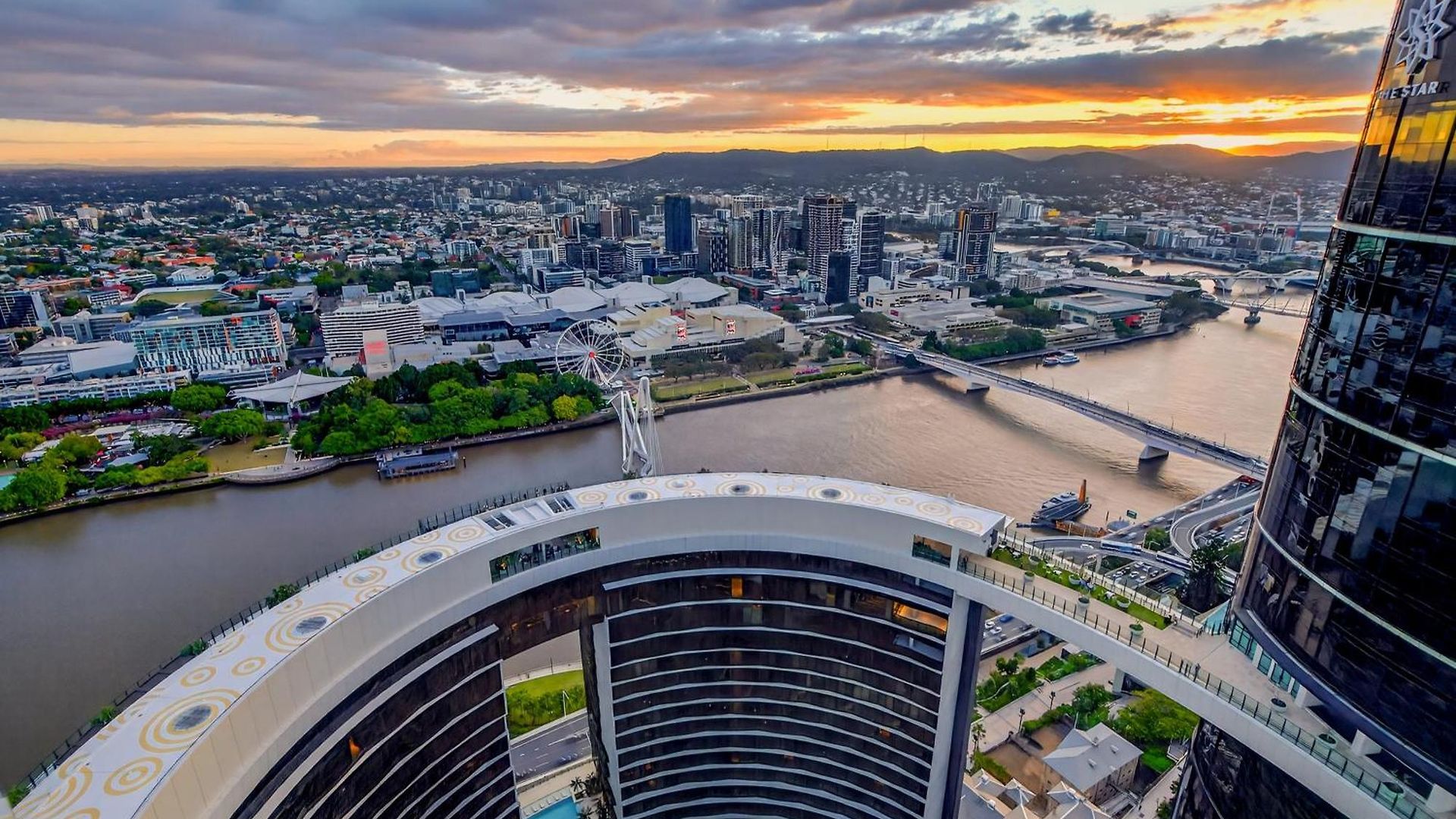 Apartment River Glow At Queens Wharf Level 43 Including Parking, Pool, And Views Brisbane