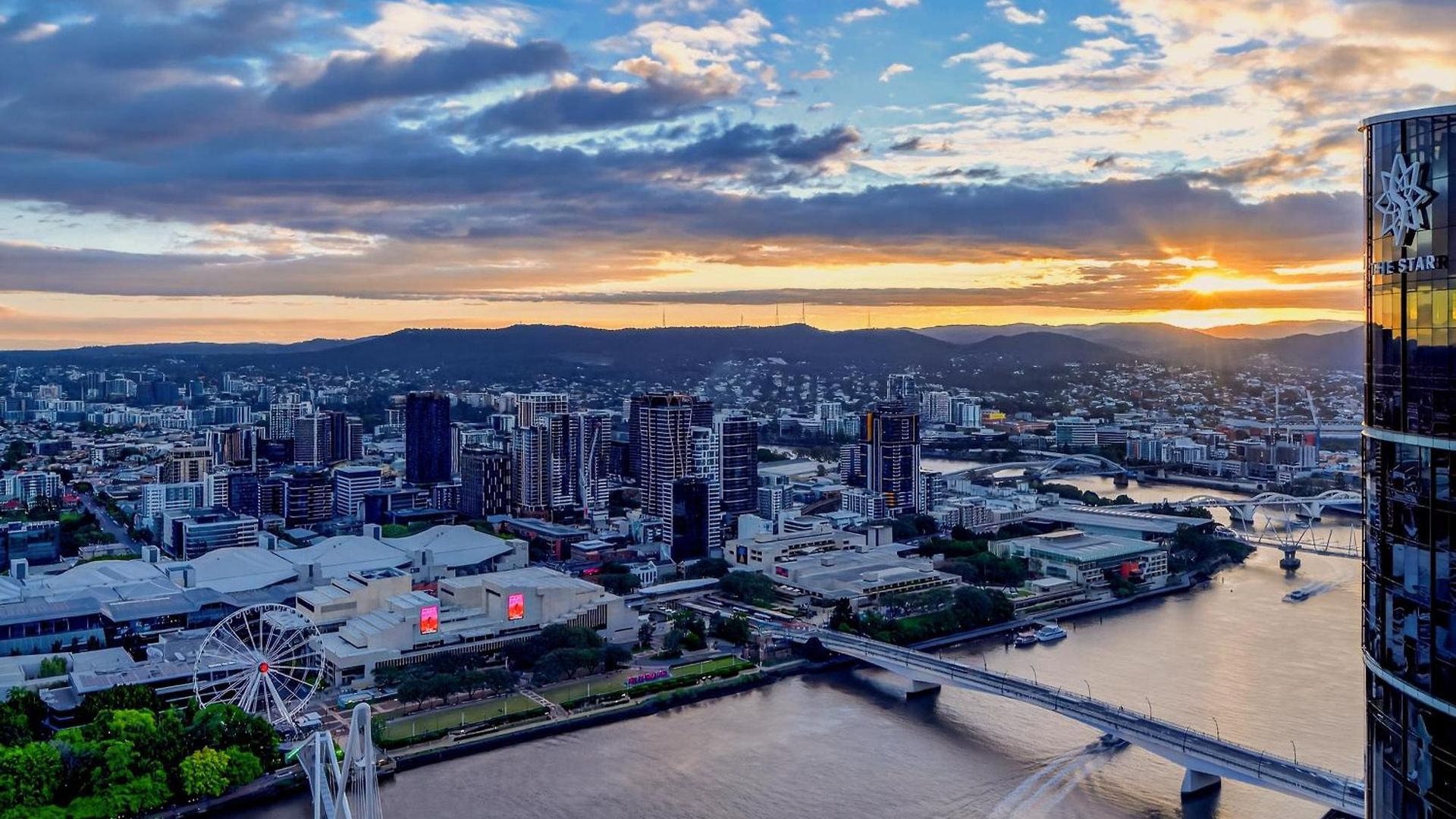 River Glow At Queens Wharf Level 43 Including Parking, Pool, And Views Brisbane