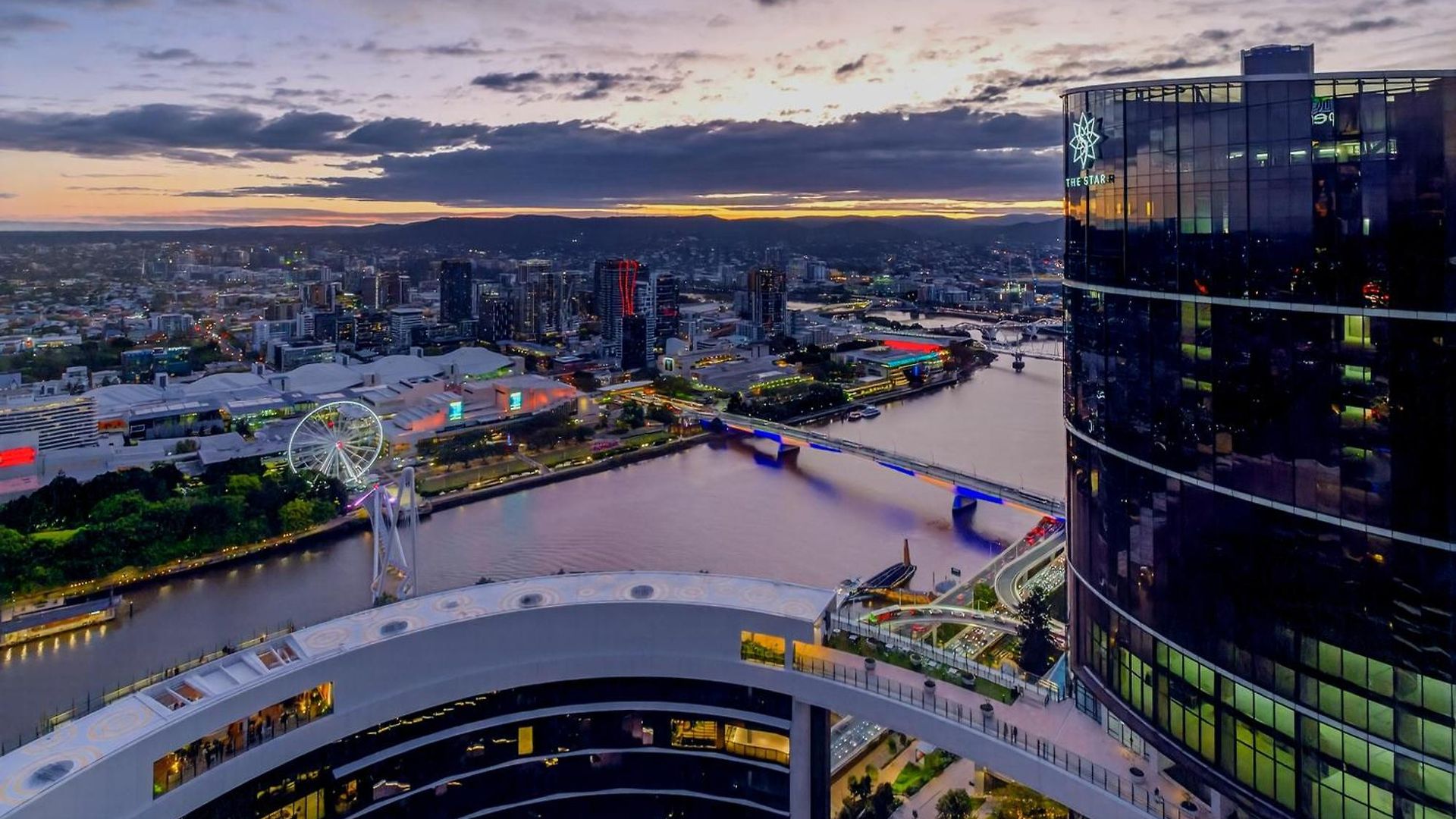 River Glow At Queens Wharf Level 43 Including Parking, Pool, And Views Brisbane