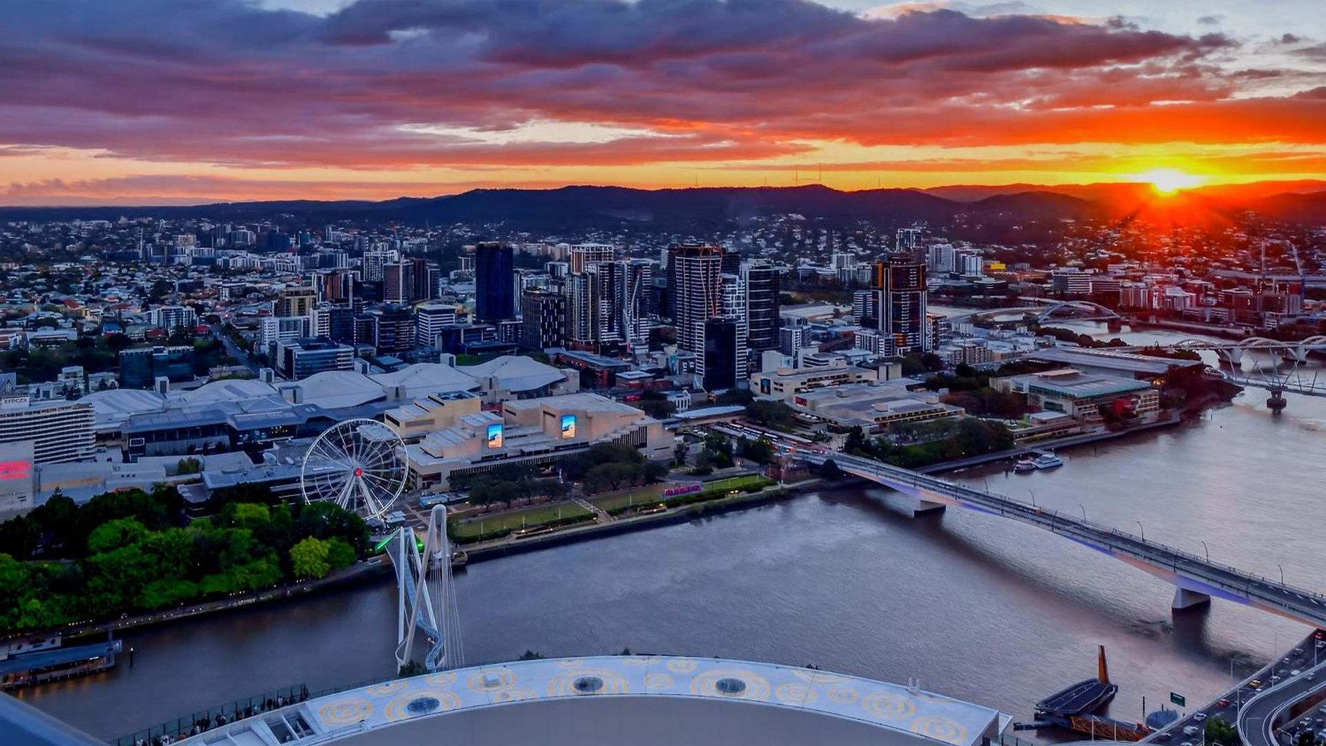 River Glow At Queens Wharf Level 43 Including Parking, Pool, And Views * Brisbane