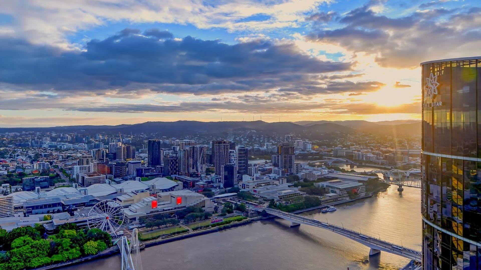 River Glow At Queens Wharf Level 43 Including Parking, Pool, And Views Apartment Brisbane
