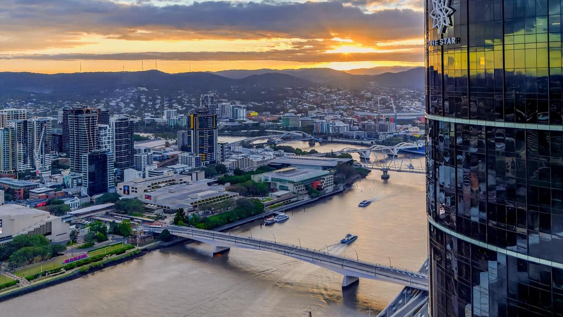 River Glow At Queens Wharf Level 43 Including Parking, Pool, And Views Apartment Brisbane