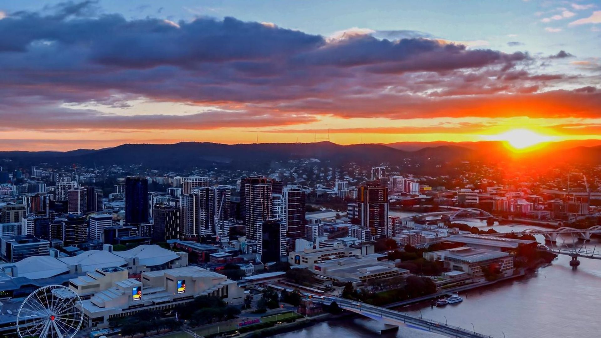 River Glow At Queens Wharf Level 43 Including Parking, Pool, And Views * Brisbane