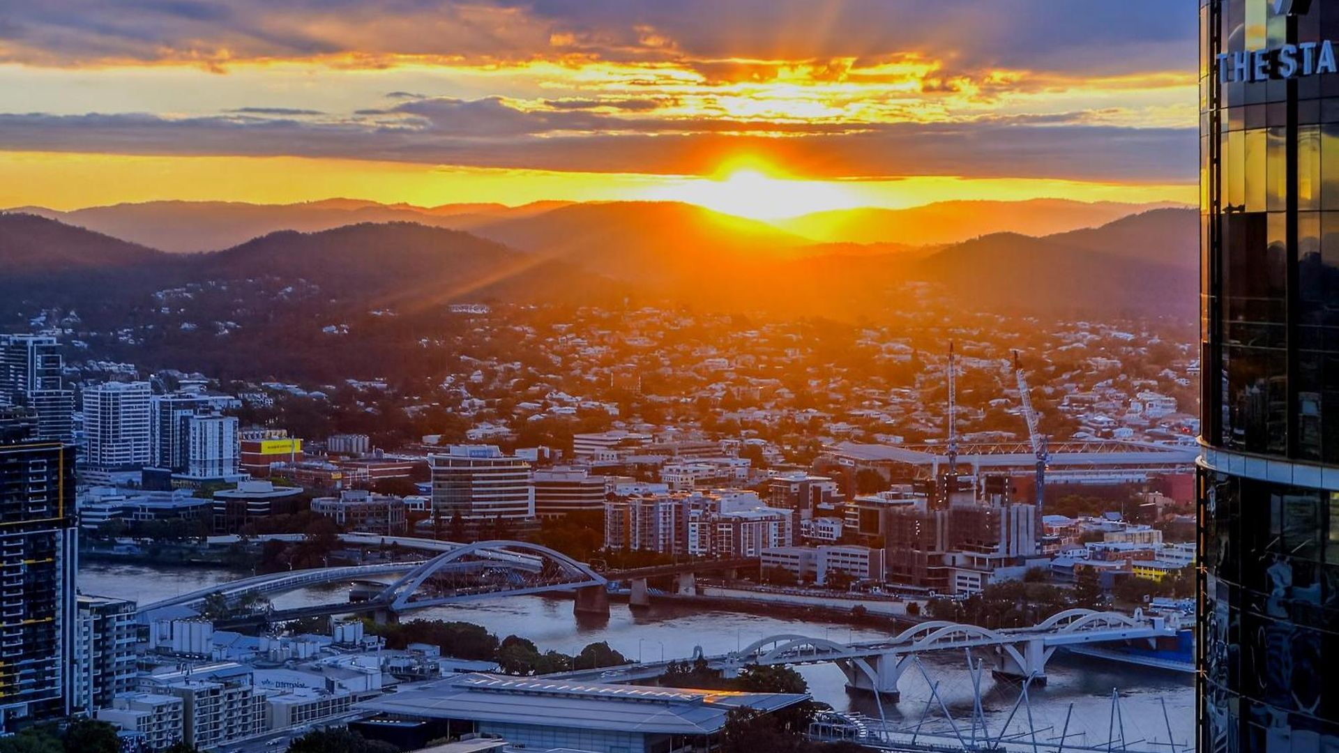 River Glow At Queens Wharf Level 43 Including Parking, Pool, And Views Apartment *