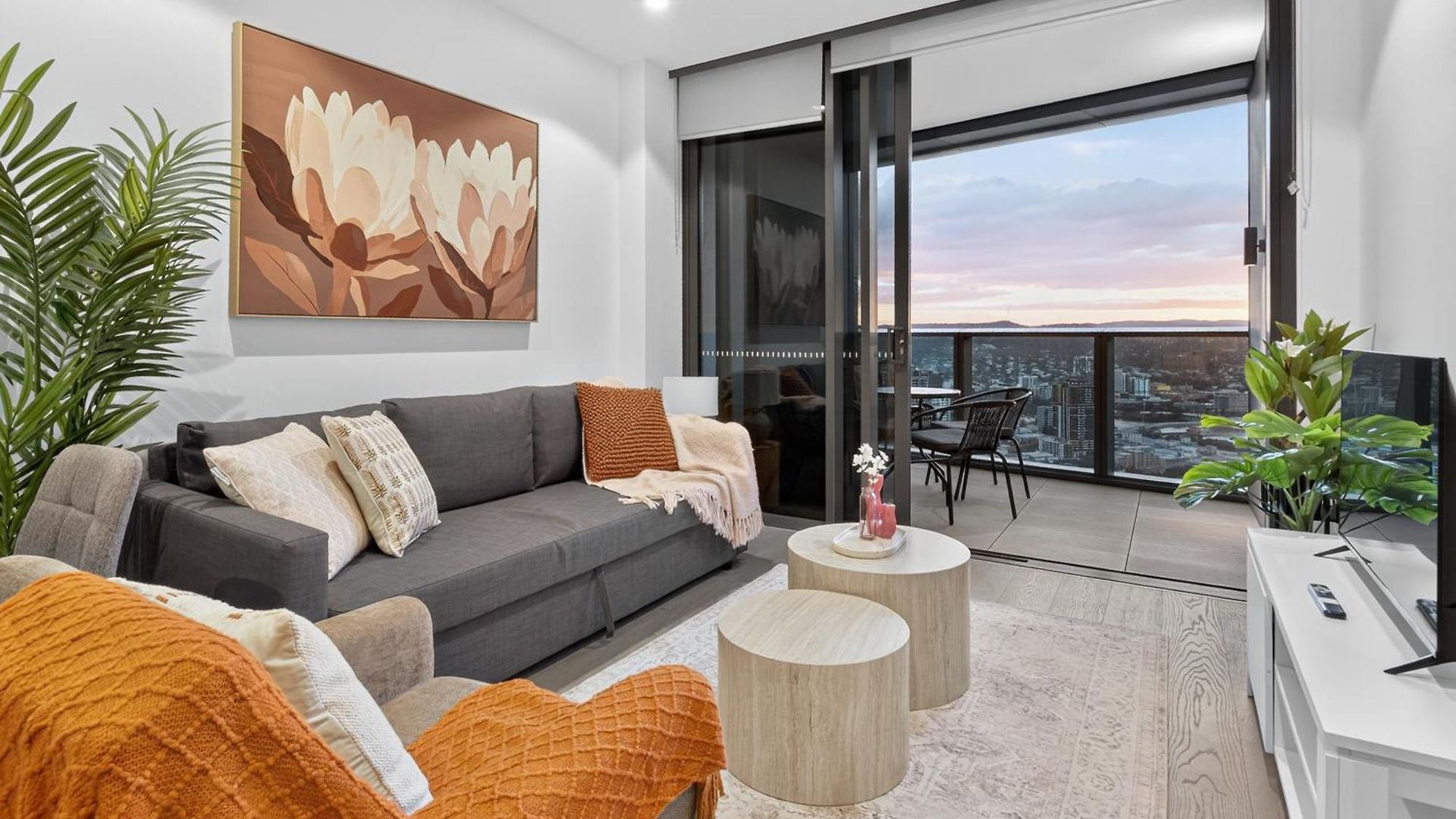 River Glow At Queens Wharf Level 43 Including Parking, Pool, And Views * Brisbane